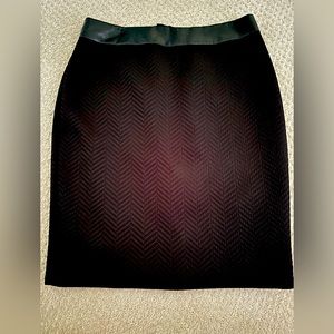 Banana Republic black, textured, lined pencil skirt with Leather waist band.